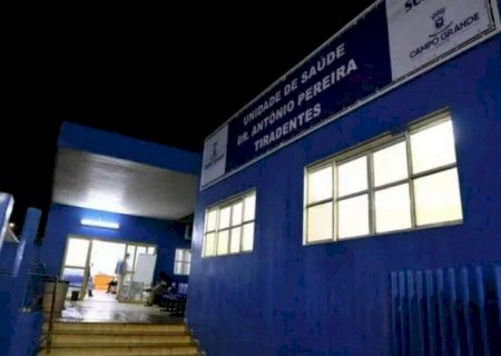 Menino de 12 anos &eacute; esfaqueado por colega ao sair da escola