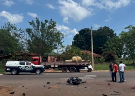 Jovem de 18 anos morre em acidente com SUV que fazia convers&atilde;o