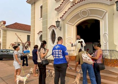 B&ecirc;n&ccedil;&atilde;o dos animais &eacute; antecipada para s&aacute;bado devido &agrave;s elei&ccedil;&otilde;es