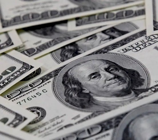Dólar cai para R$ 4,98, e bolsa sobe em dia de alívio