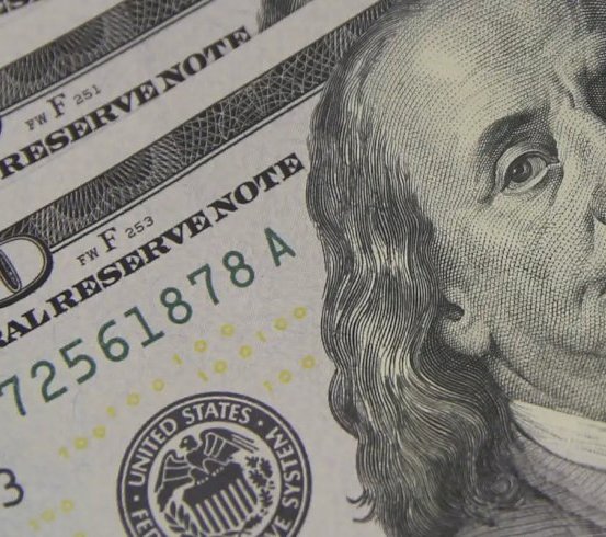 Dólar cai a R$ 5,08 e atinge menor valor em um mês