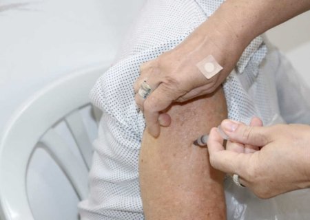 Apenas 18,8% das pessoas tomaram a vacina bivalente em MS