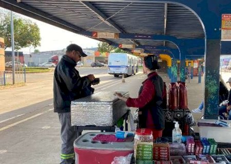 Com poucos estudantes, movimento em terminais é fraco e frustra ambulantes