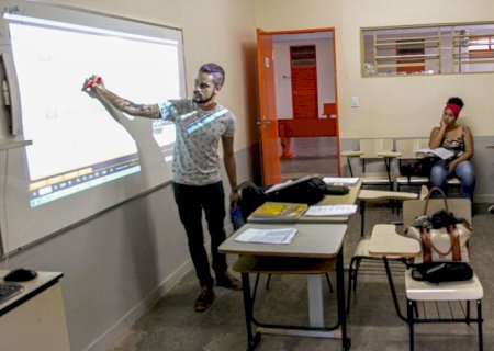 Câmara pode votar nesta terça bolsa para manter jovem no ensino médio
