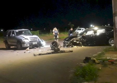 Motorista fica presa nas ferragens após batida no Santo Amaro em Campo Grande