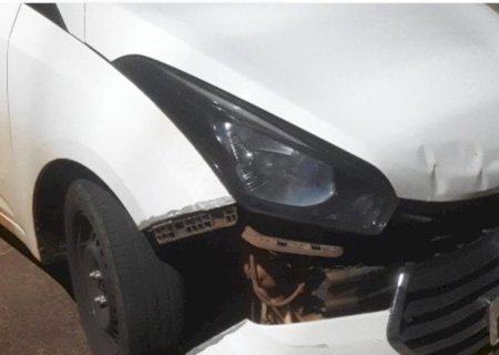 Fio de energia pendurado destrói para-choque de carro no Guanandi
