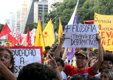 Votação do relatório do Novo Ensino Médio é adiada para 2024