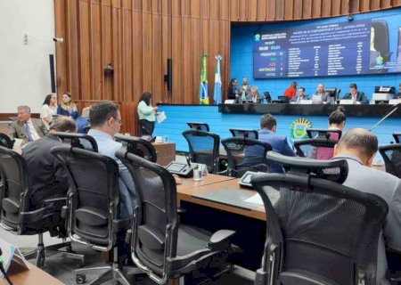 Com previsão de sessão extraordinária, deputados votam oito projetos nesta terça-feira