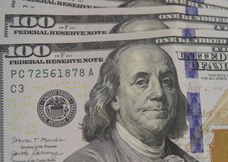 Bolsa bate recorde e dólar cai após aprovação da reforma tributária