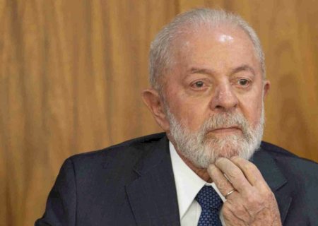 Lula fala em tom de campanha, critica Bolsonaro e acena a evangélicos