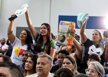 Mães atípicas são impedidas de entrar com faixas de protesto em abertura da Câmara