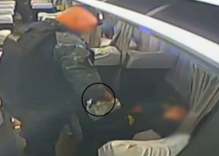 VÍDEO: Durante abordagem policial, homem atira na própria cabeça dentro de ônibus na Gury Marques
