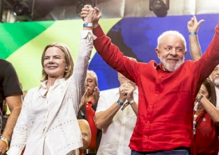 Em evento dos 45 anos do PT, Lula pede defesa da democracia