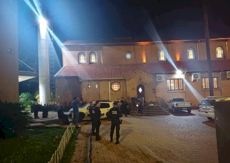 Antes de morrer em escadaria de igreja, cuidador de carros falou nome de assassino