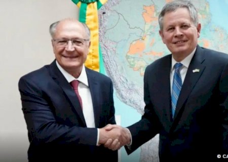 Alckmin recebe senador americano aliado de Trump