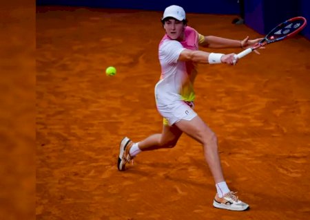 João Fonseca se vinga de Navone em virada épica e avança às semifinais do ATP de Buenos Aires