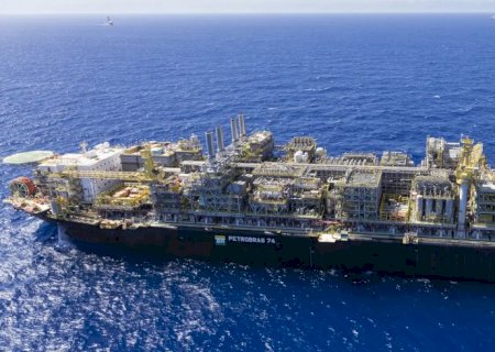 Petrobras descobre nova camada de óleo no pré-sal da Bacia de Santos