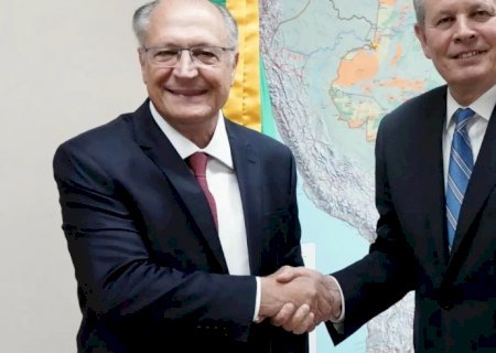 Alckmin recebe senador americano aliado de Trump