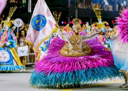 Rosas de Ouro é campeã do Carnaval de SP após apuração decidida no último jurado