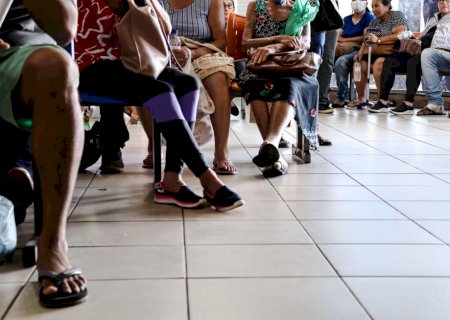 Pacientes relatam superlotação e fila desde as 8h30 em UPA de Campo Grande