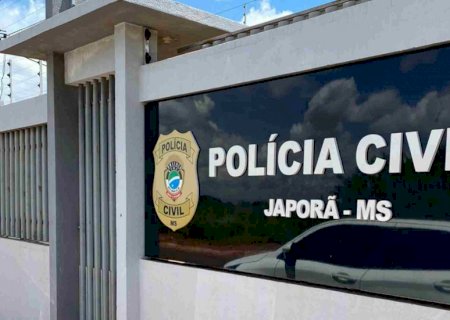 Caminhoneiro tomba carga de carne e morre preso às ferragens em rodovia de MS