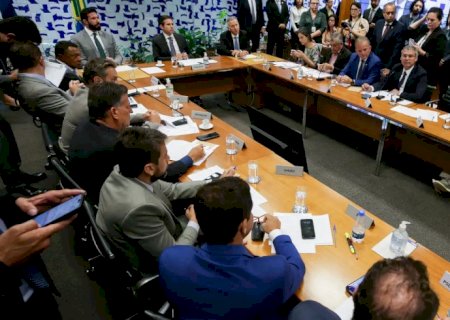 Sem acordo, deputados adiam decisão sobre Comissões da Câmara