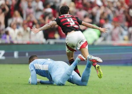 Flamengo vence Palmeiras por 3 a 2 no Maracanã e esquenta briga pelo título