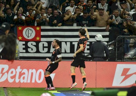 Timão cresce com troca de esquema no meio do jogo e se afasta do Z4