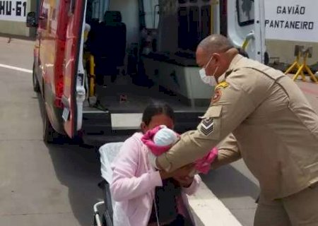 Bebê nasce no coração do Pantanal: pai faz parto orientado por bombeiros