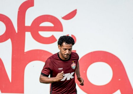 Vitória anuncia rescisão de contrato com atacante Romarinho após cinco jogos