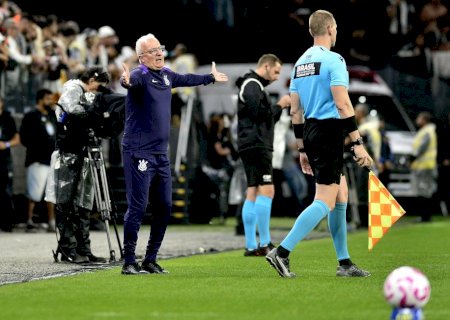 Dorival vê Corinthians merecedor de vitória e admite interferência da política: "Não é saudável"