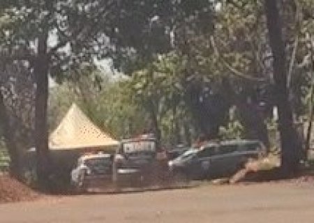 PM faz cerco em mata do Noroeste após homens fugirem com carro roubado