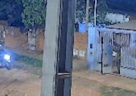 Câmera flagra invasão à casa e barulho de tiros em tentativa de homicídio