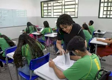 Saiba onde emitir a Carteira do Professor a partir desta quinta-feira