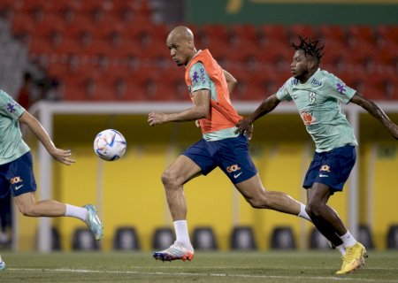 "Indicado" por Casemiro, Fabinho vira surpresa, e Seleção testa 22 remanescentes da Copa no ciclo