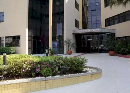 “Chegaram bêbados e armados”, diz esposa de jovem que teve vísceras expostas