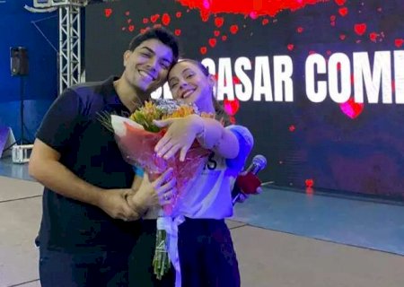 Eliander invadiu evento para pedir namorada em casamento