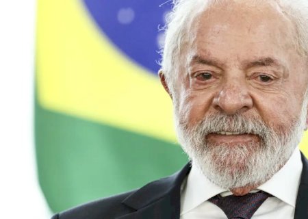 Antes de viagem ao Panamá, Lula conversa com presidente Mulino