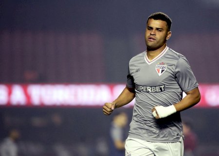 Corinthians avança por empréstimo de Alisson e avalia contraproposta do São Paulo