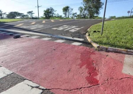Condutor embriagado bate em moto de alta cilindrada e rapaz fica em estado grave