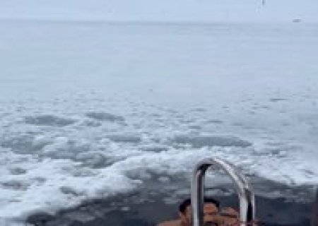 De f&eacute;rias na &Aacute;ustria, Jo&atilde;o Bosco encara mergulho em lago de gelo