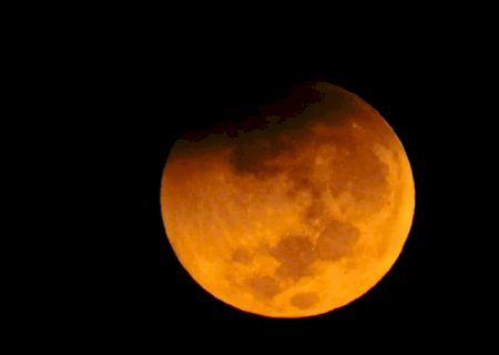 Eclipse total da Lua ficar&aacute; fora do campo de vis&atilde;o no Brasil