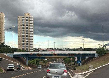 Fim de semana ser&aacute; de tempo abafado e chuva irregular em MS