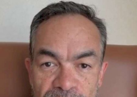 &ldquo;Esgotado&rdquo;, desabafa secret&aacute;rio que continua retido em Dubai
