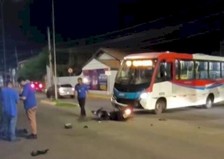 Colis&atilde;o entre moto e &ocirc;nibus deixa ferido e &eacute; 2&ordm; caso em 24h