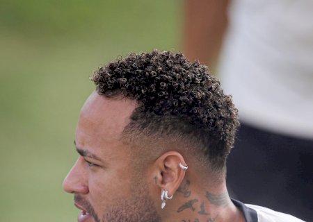 Neymar desabafa após ficar fora de jogo que terá Ancelotti no estádio: "Muito complicado ser eu"