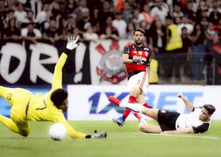 Flamengo arranca empate contra Corinthians e mant&eacute;m invencibilidade