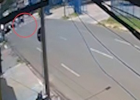 Terceiro acidente na Rua Brilhante deixa mulher com fratura exposta