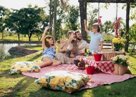 Entre trilhas e chocolates, Bonito vira destino de fam&iacute;lia no feriado