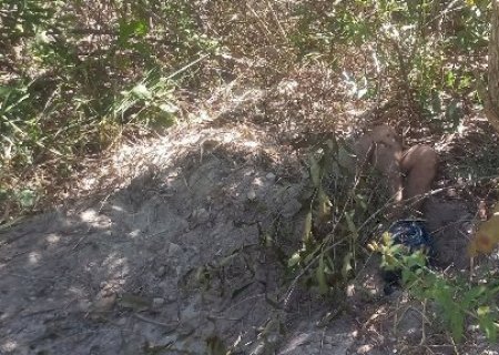 Opera&ccedil;&atilde;o prende suspeitos de matar jovem e enterrar corpo de cabe&ccedil;a para baixo